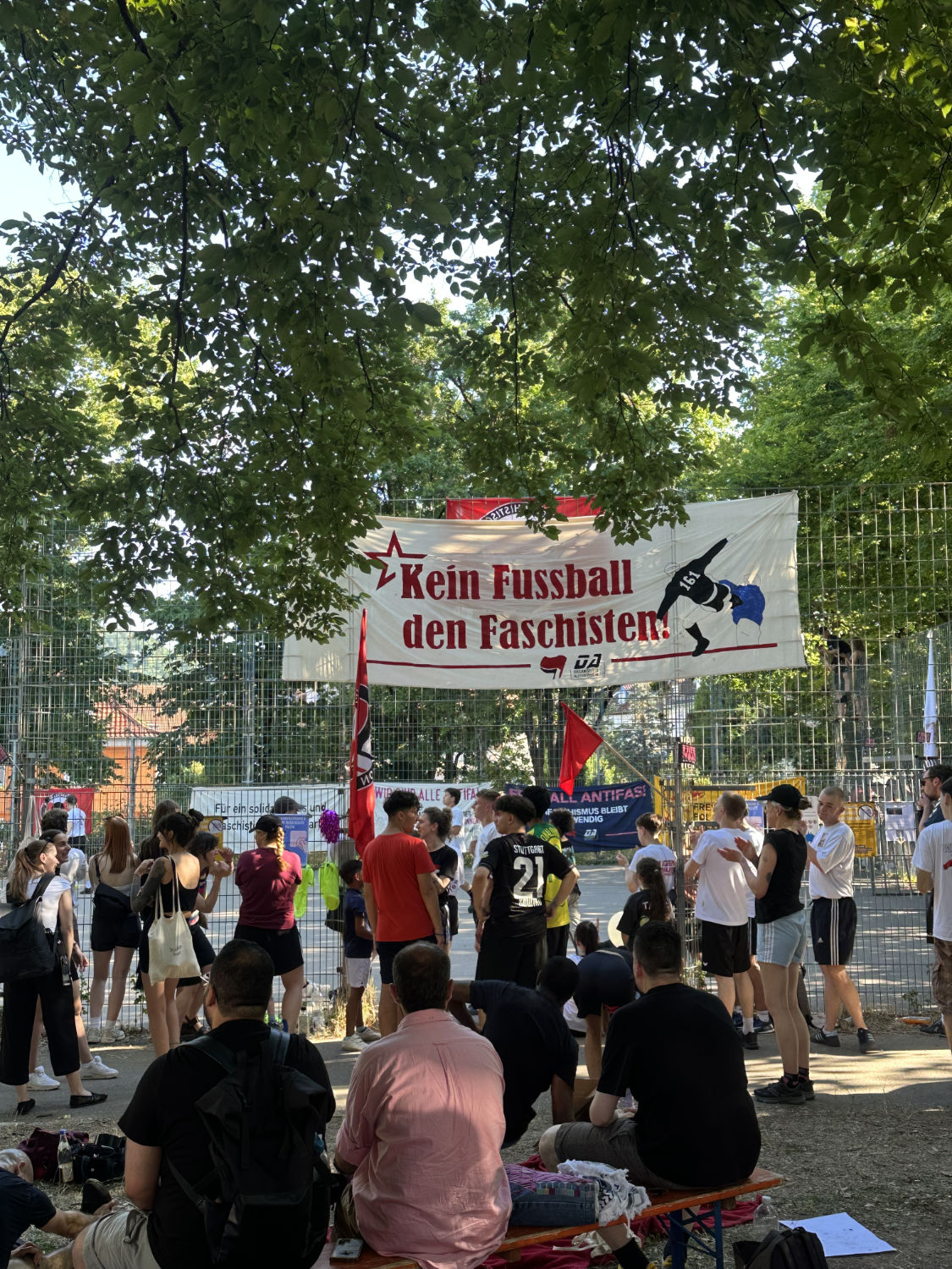 Zweites antifaschistisches Fußballturnier in Stuttgart-Ost: Gute Stimmung, viele Menschen und ein klares antifaschistisches Zeichen